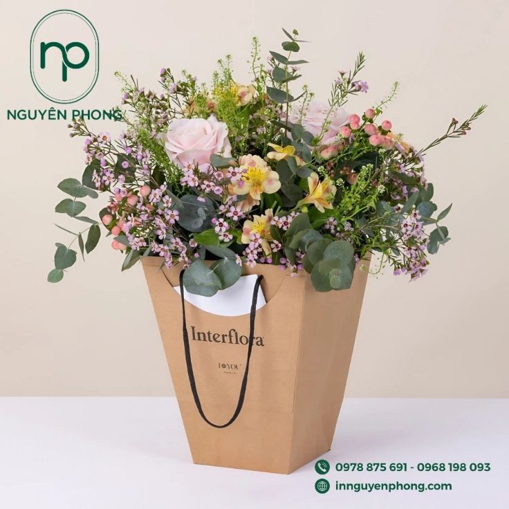 Mẫu túi giấy đựng hoa đơn giản 